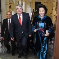 Paní Nguyen Thi Kim Ngan, předsedkyně vietnamského parlamentu při setkání s Vojtěchem Filipem, předsedou ÚV KSČM